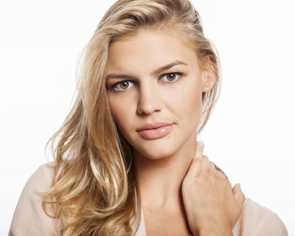 Kelly Rohrbach. Photos chaudes, volées, avant et après la chirurgie plastique, paramètres de la figure