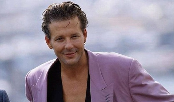 Mickey Rourke. Avant et après la chirurgie plastique, la chirurgie, la photo de la jeunesse, maintenant, la biographie, la vie personnelle