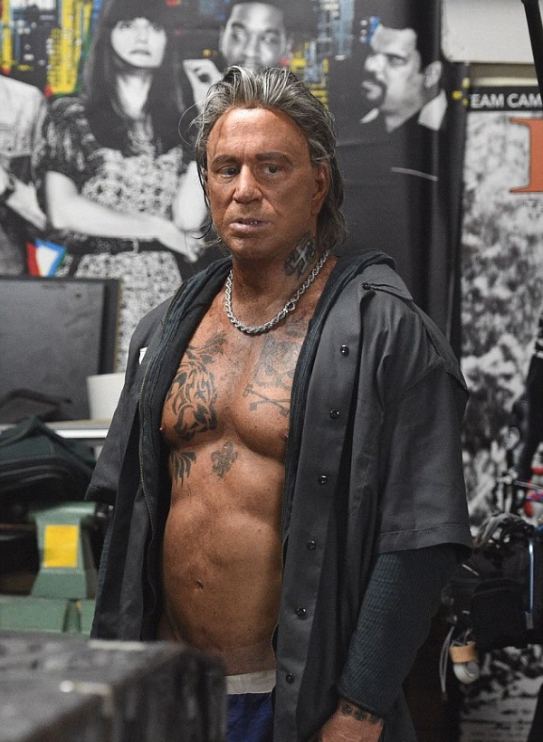 Mickey Rourke. Avant et après la chirurgie plastique, la chirurgie, la photo de la jeunesse, maintenant, la biographie, la vie personnelle