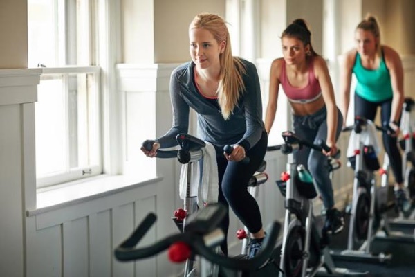 Cycle d'entraînement. Qu'est-ce que c'est, quels muscles travaillent, avantages, dommages, technique