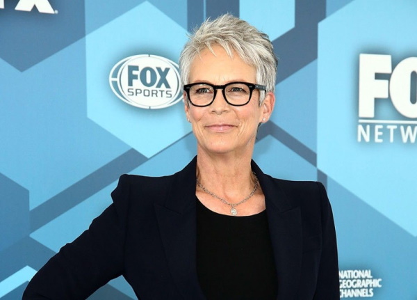 Jamie Lee Curtis. Les photos sont chaudes dans leur jeunesse, maintenant, en maillot de bain, en plastique