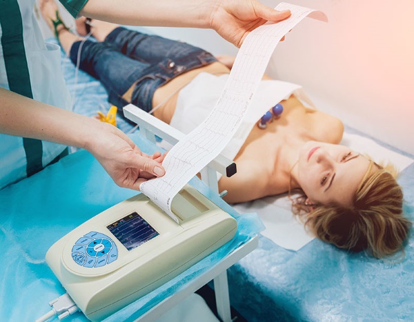 Contour du visage à partir du double menton. Photos avant et après la chirurgie, prix, avis