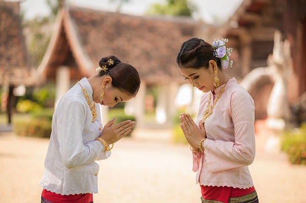 Namaste (namaste, Namaste). Qu'est-ce que c'est, qu'est-ce que cela signifie dans le yoga, comment performer