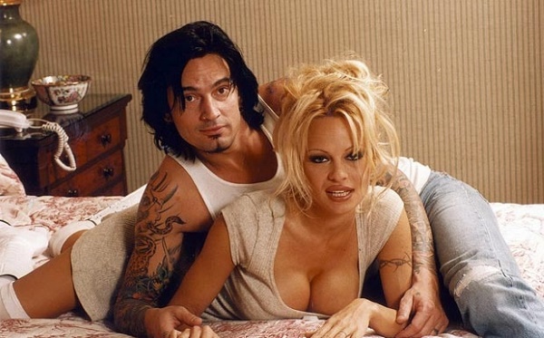 Pamela Anderson. Photos dans sa jeunesse, maintenant, Playboy, avant et après la chirurgie plastique, biographie, vie personnelle