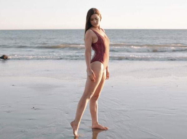 Bonnie Wright. Photos torrides en maillot de bain, avant et après chirurgie plastique, biographie, vie personnelle