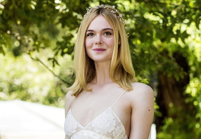 Elle Fanning (Fanning). Photos chaudes en maillot de bain, silhouette, vie personnelle, biographie