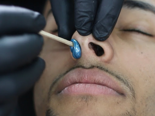 Comment enlever les poils du nez. Tondeuse à la machine, cire, comment couper, comment traiter