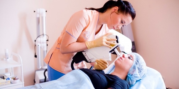 Comment enlever les poils du nez. Tondeuse à la machine, cire, comment couper, comment traiter