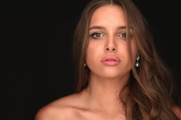 Carolina Sevastyanova. Photos hot Maxim, Playboy, avant et après la chirurgie plastique, taille, poids, figure, biographie