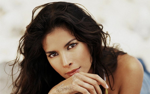 Patricia Velazquez. Les photos sont chaudes, maintenant, dans la jeunesse, paramètres de la figure, biographie