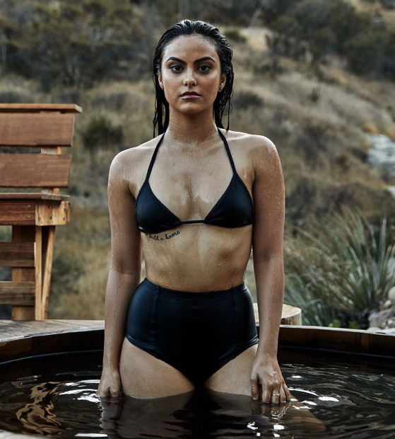 Camilla Mendes. Photos chaudes en maillot de bain, avant et après chirurgie plastique, perte de poids