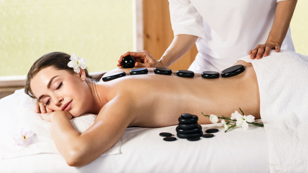 Massage aux pierres. Qu'est-ce que c'est, description de la procédure, technique